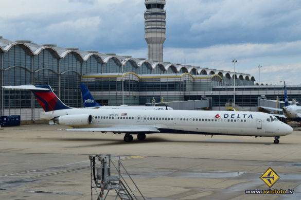McDonnell Douglas MD-88 (DC-9-88)